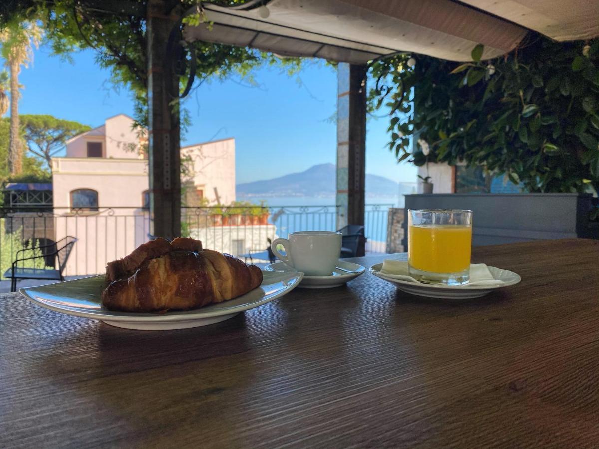Aequa Hotel Vico Equense Eksteriør billede