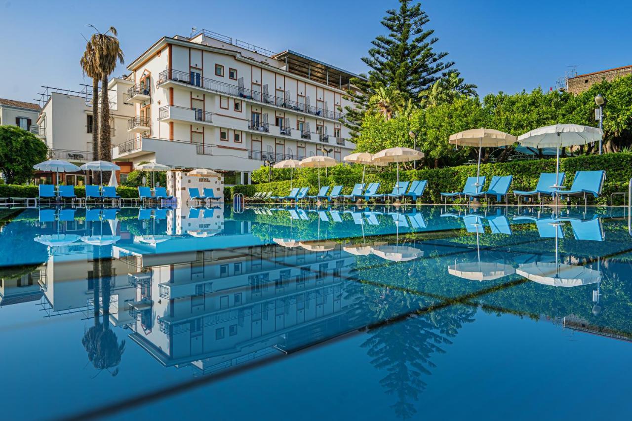Aequa Hotel Vico Equense Eksteriør billede