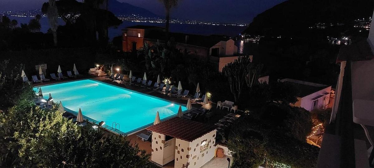 Aequa Hotel Vico Equense Eksteriør billede