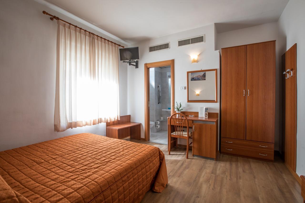 Aequa Hotel Vico Equense Eksteriør billede